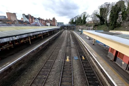 empty train line disruption during the commonwealth games