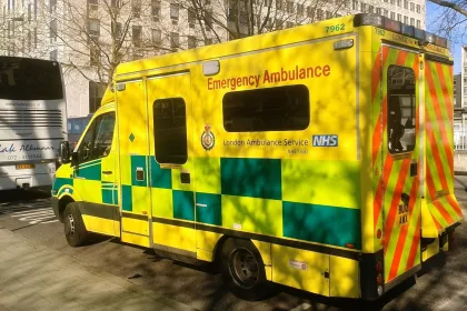 Taxi drivers help ambulance