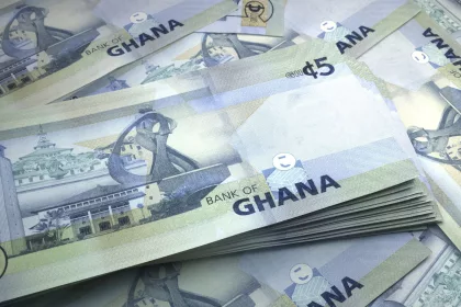 Taxi driver returns cash