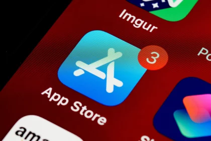 iphone home screen that shows blue app store icon