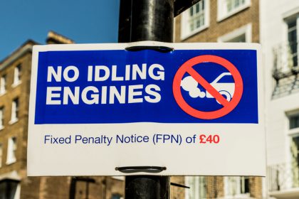 a sign for no idling engines with a fixed penalty notice of £40